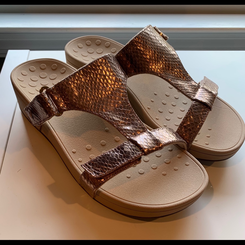 Vionic Adjustable Embossed Platform Slide